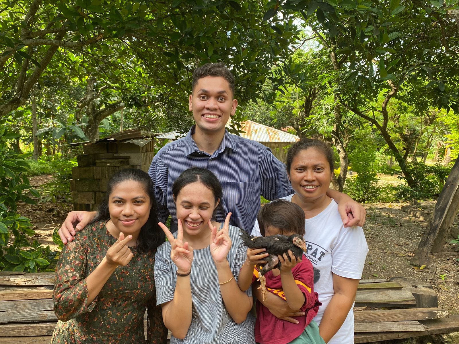 Ber4 di halaman rumah